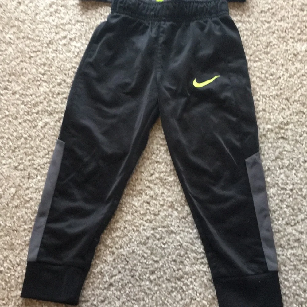 Nike 2 piece set (track suit) 3T - Picture 3 of 6